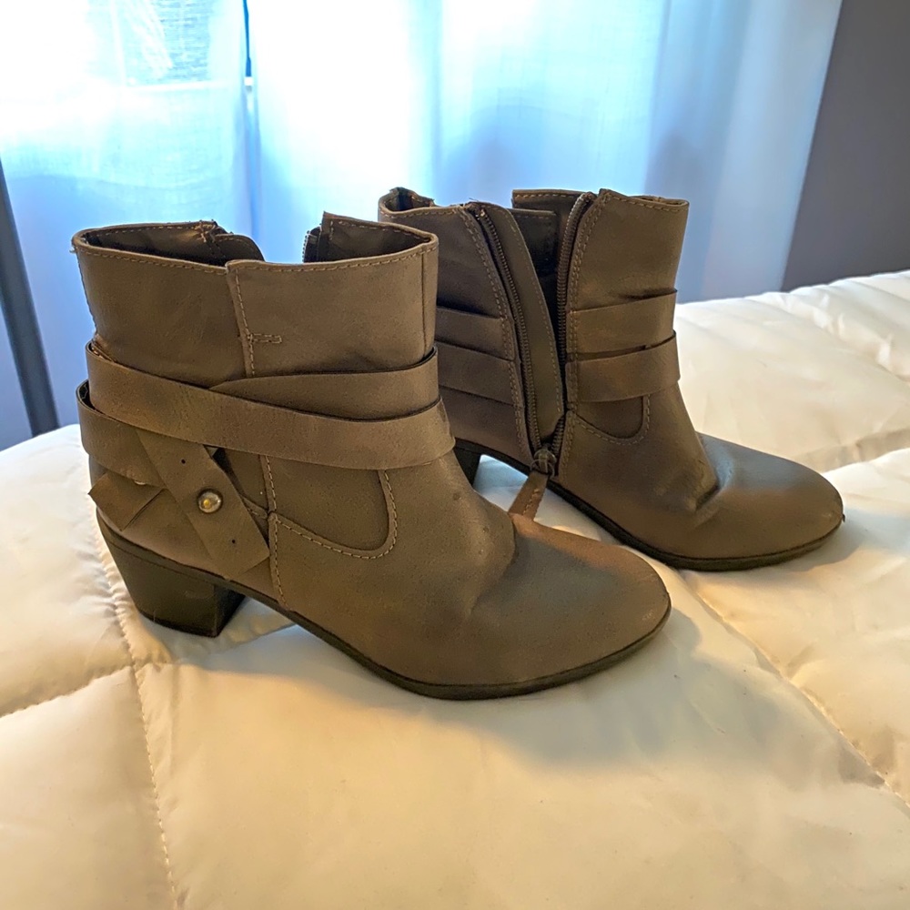 Grey Joey Ankle Boots. Size 5.